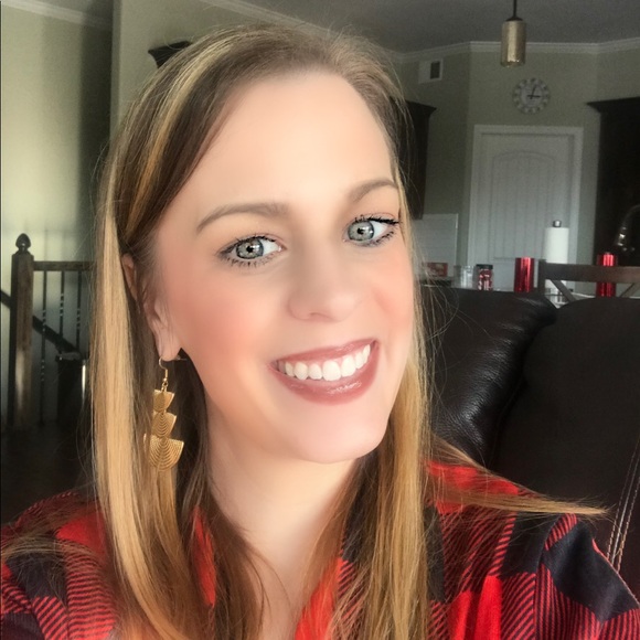 Meet your Posher, Andrea - Picture 1 of 2